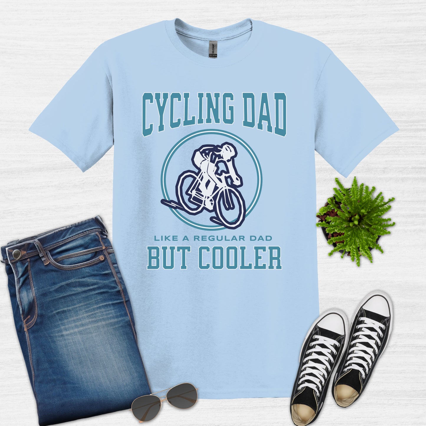 Papá en bicicleta como un papá normal pero una camiseta más fresca