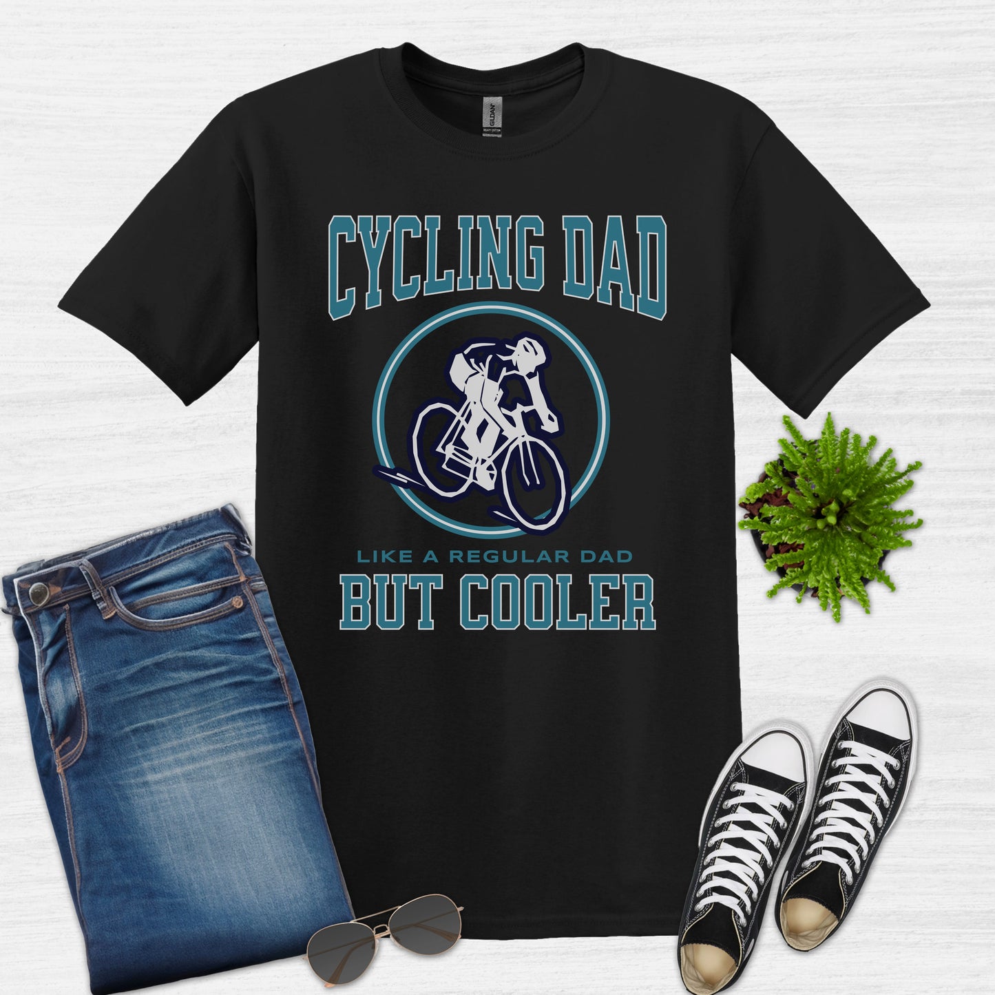 Papá en bicicleta como un papá normal pero una camiseta más fresca