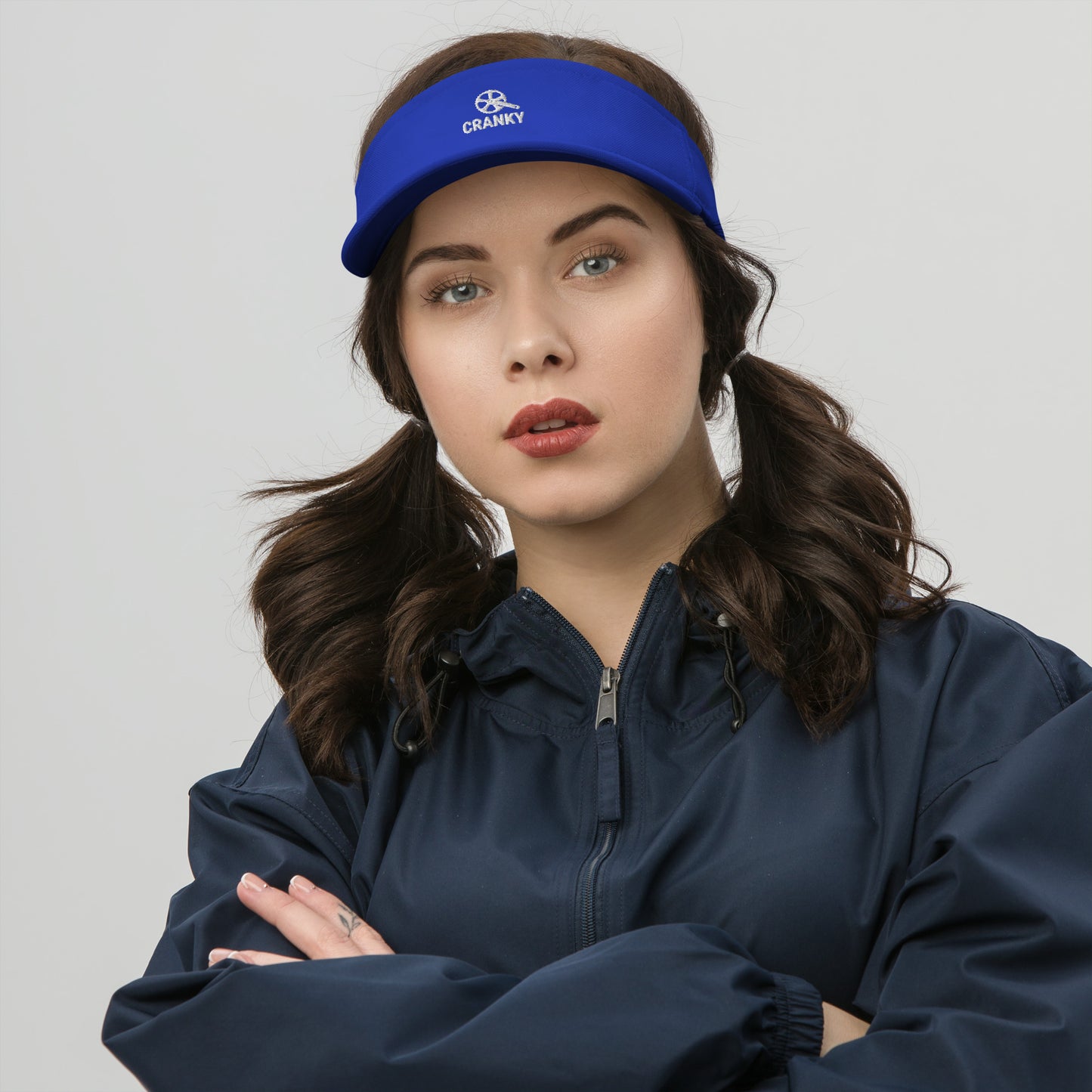 Visera bordada malhumorada